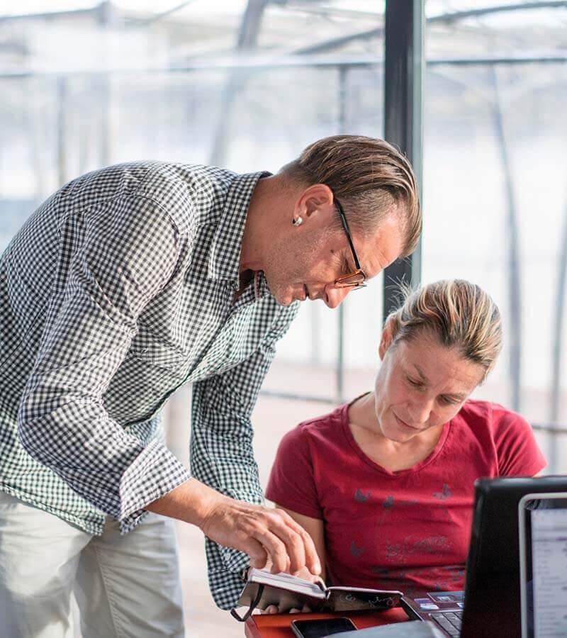 financial-advisor-51